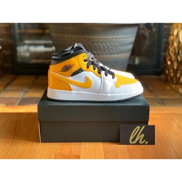 Size 5y Air Jordan Mid "University Gold" - Picture 3 of 5